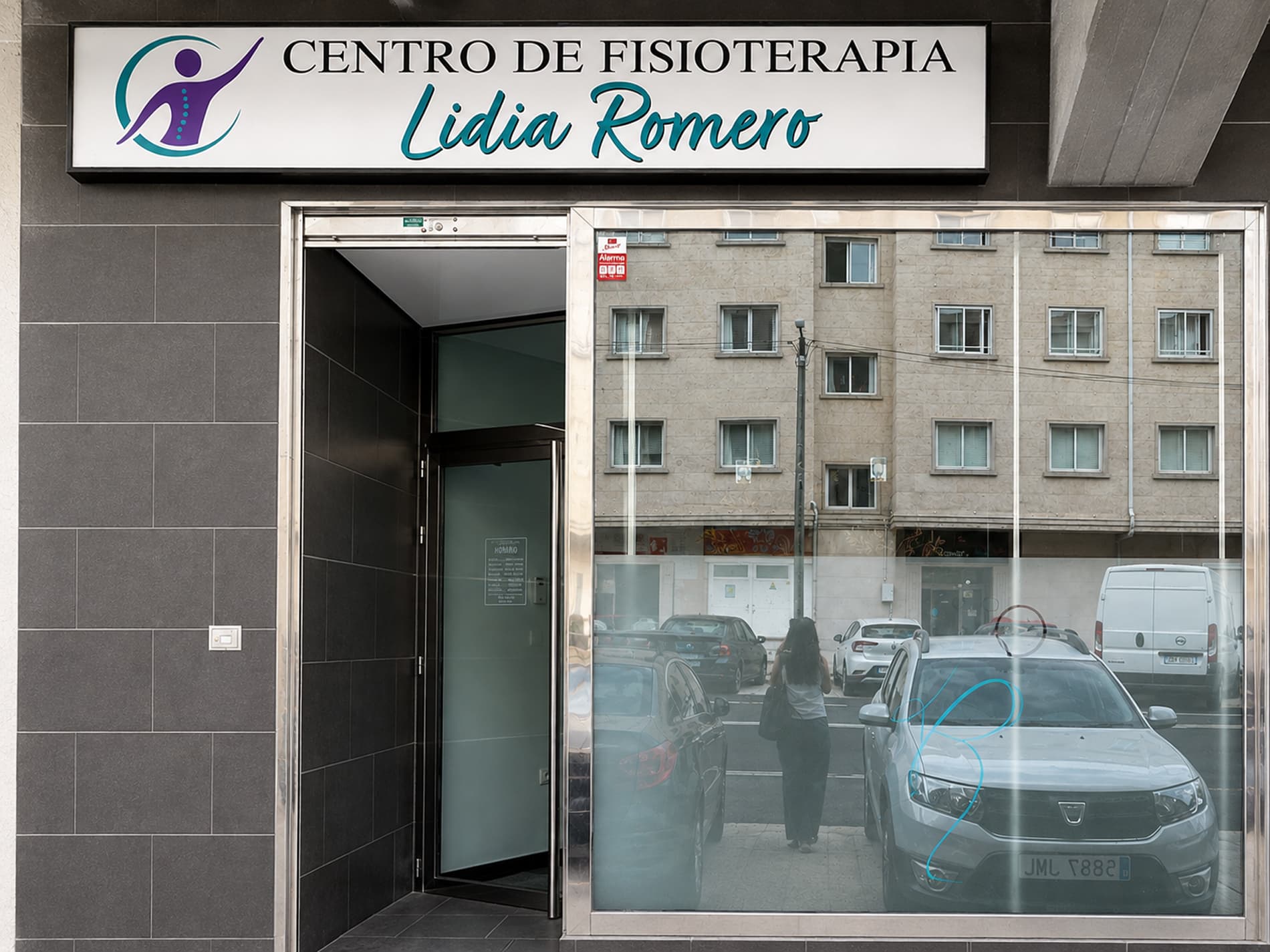 Fachada del centro de fisioterapia Lidia Romero en Caldas de Reis